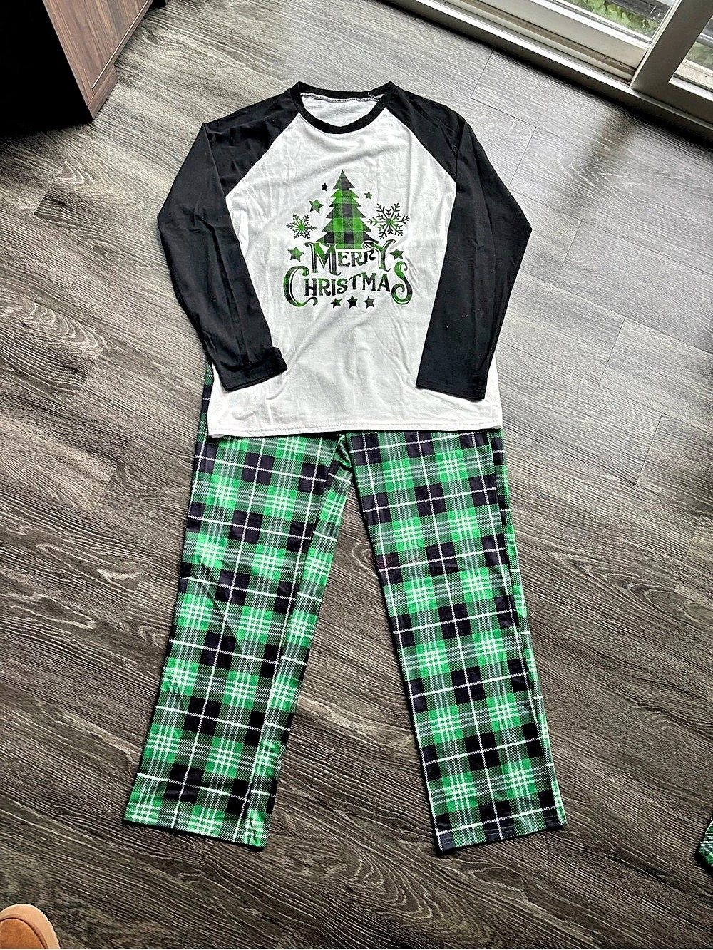 Men’s Christmas Plaid Pajama Set Like New